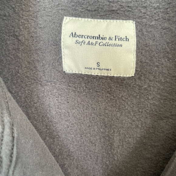 Abercrombie soft sleeveless sweater - Picture 2 of 2